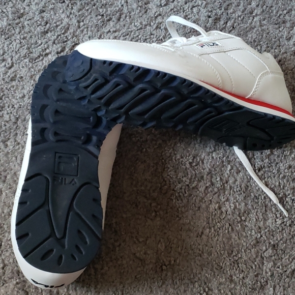 Gently used Fila sneakers - Picture 3 of 3